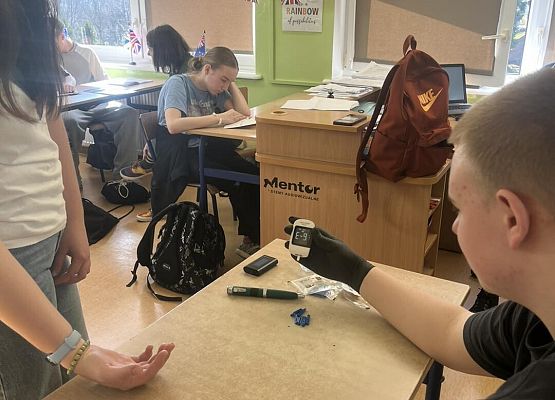 Grafika 10: Wykład uczniów Rolniczaka na temat cukrzycy dla klas VII-VIII SP Wicko