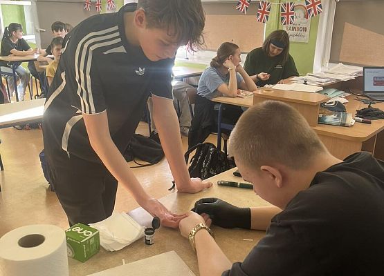 Grafika 11: Wykład uczniów Rolniczaka na temat cukrzycy dla klas VII-VIII SP Wicko