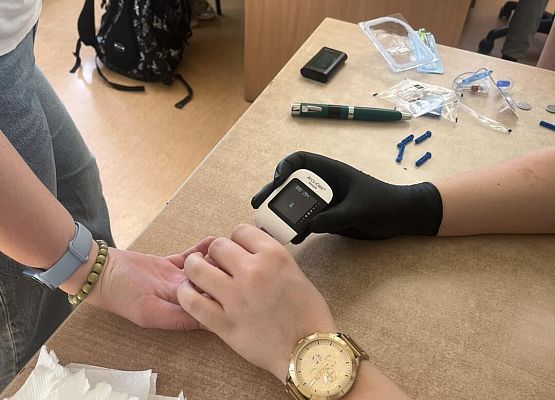 Grafika 22: Wykład uczniów Rolniczaka na temat cukrzycy dla klas VII-VIII SP Wicko