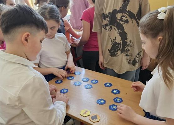 Grafika 8: Obchody Dnia Jedności Kaszubów 2025 w naszej szkole jest już za nami!