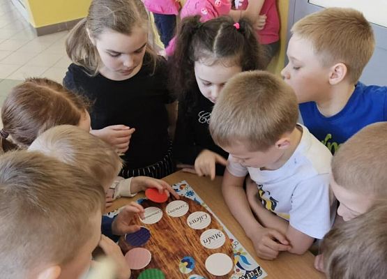 Grafika 12: Obchody Dnia Jedności Kaszubów 2025 w naszej szkole jest już za nami!