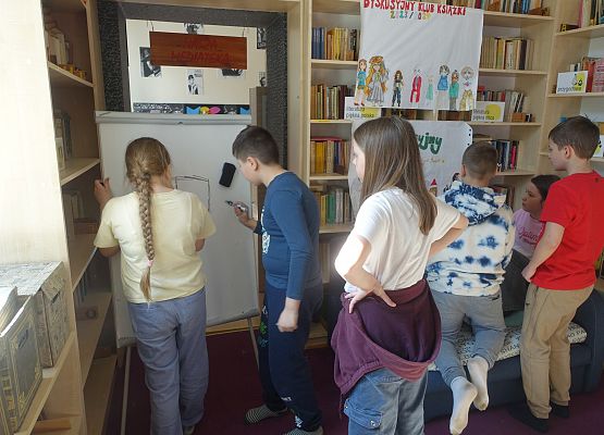 Grafika 1: Primaaprilisowe spotkanie Dyskusyjnego Klubu Książki