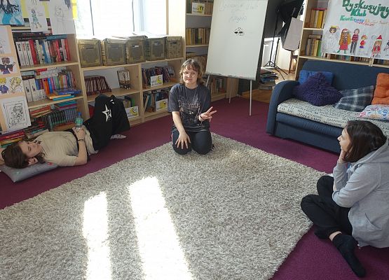 Grafika 2: Primaaprilisowe spotkanie Dyskusyjnego Klubu Książki