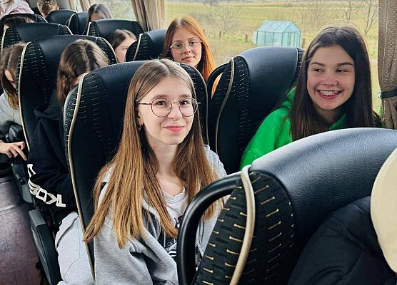 Grafika 7: Wyjazd do Paryża naszych siodmoklasistów