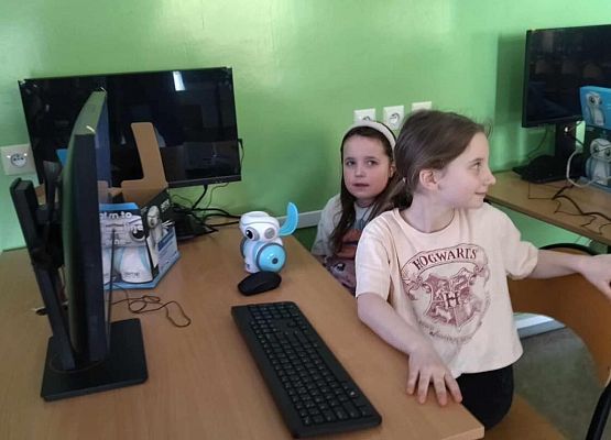 Grafika 3: Zajęcia projektowe kl. IB  z  z wykorzystaniem robotów Artie 3000
