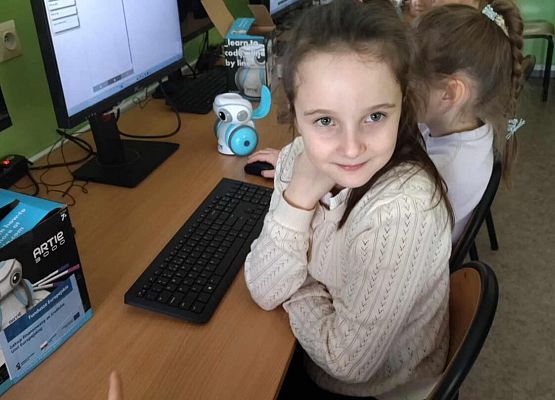 Grafika 9: Zajęcia projektowe kl. IB  z  z wykorzystaniem robotów Artie 3000