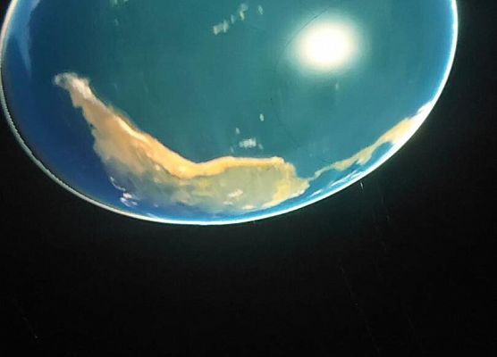 Grafika 1: Zajęcia z uczniami SP Wicko w mobilnym Planetarium z CNK z Warszawy