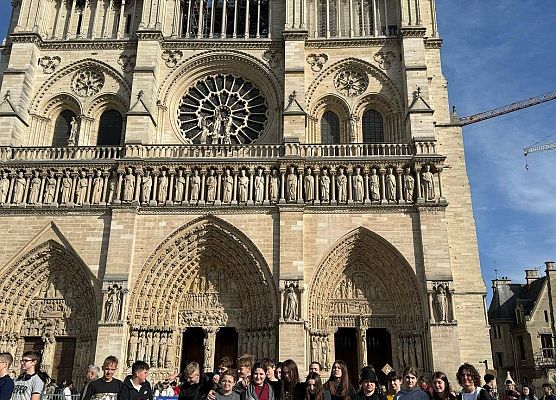 Grafika 7: Fotorelacja z Paryża