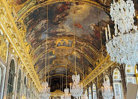 Grafika 12: Fotorelacja z Paryża