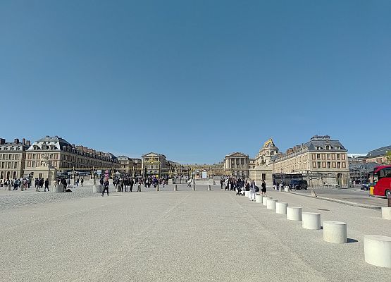 Grafika 16: Fotorelacja z Paryża