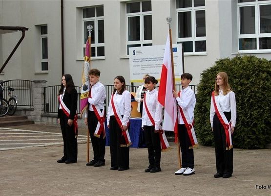 Grafika 2: Apel na cześć Chrztu Polski i Roku Milenium Koronacji Dwóch Pierwszych Królów Państwa Polskiego
