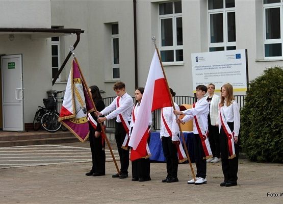Grafika 4: Apel na cześć Chrztu Polski i Roku Milenium Koronacji Dwóch Pierwszych Królów Państwa Polskiego