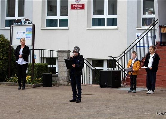 Grafika 8: Apel na cześć Chrztu Polski i Roku Milenium Koronacji Dwóch Pierwszych Królów Państwa Polskiego