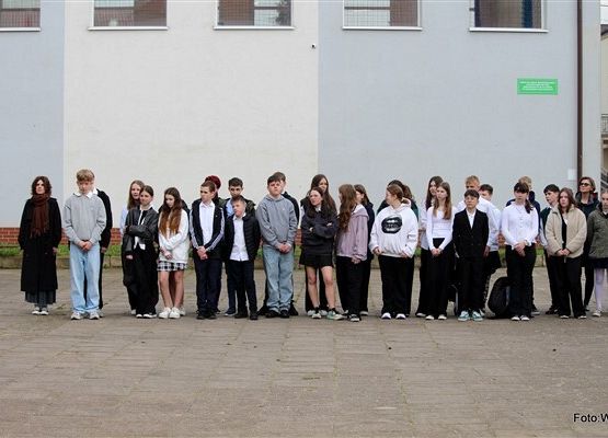 Grafika 16: Apel na cześć Chrztu Polski i Roku Milenium Koronacji Dwóch Pierwszych Królów Państwa Polskiego