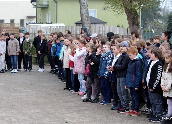 Grafika 19: Apel na cześć Chrztu Polski i Roku Milenium Koronacji Dwóch Pierwszych Królów Państwa Polskiego