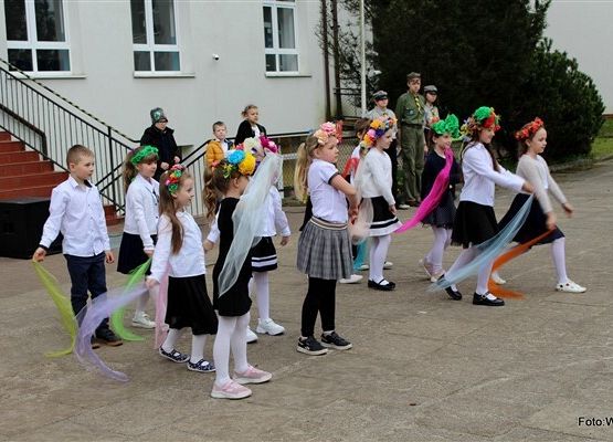 Grafika 20: Apel na cześć Chrztu Polski i Roku Milenium Koronacji Dwóch Pierwszych Królów Państwa Polskiego