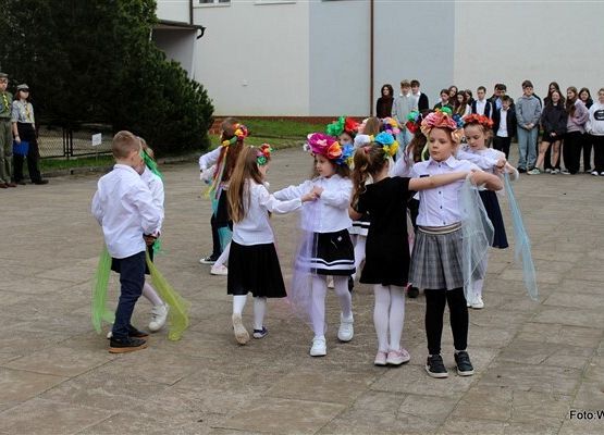 Grafika 22: Apel na cześć Chrztu Polski i Roku Milenium Koronacji Dwóch Pierwszych Królów Państwa Polskiego