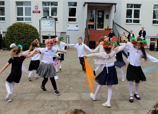 Grafika 23: Apel na cześć Chrztu Polski i Roku Milenium Koronacji Dwóch Pierwszych Królów Państwa Polskiego