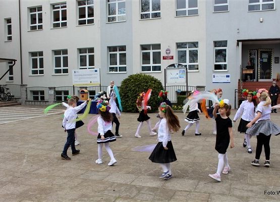 Grafika 25: Apel na cześć Chrztu Polski i Roku Milenium Koronacji Dwóch Pierwszych Królów Państwa Polskiego