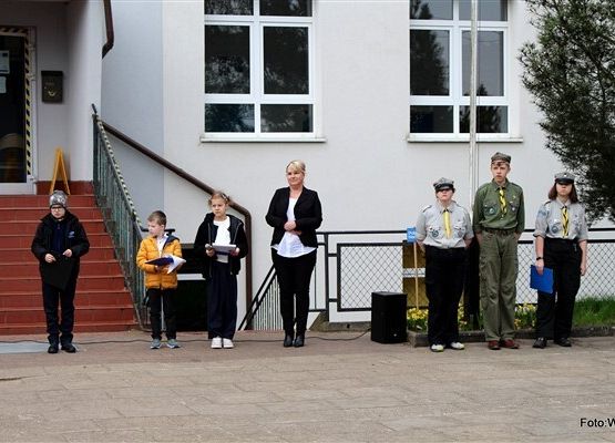 Grafika 26: Apel na cześć Chrztu Polski i Roku Milenium Koronacji Dwóch Pierwszych Królów Państwa Polskiego