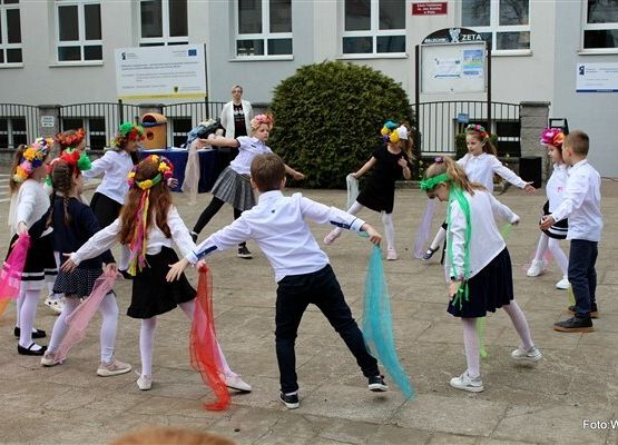 Grafika 27: Apel na cześć Chrztu Polski i Roku Milenium Koronacji Dwóch Pierwszych Królów Państwa Polskiego