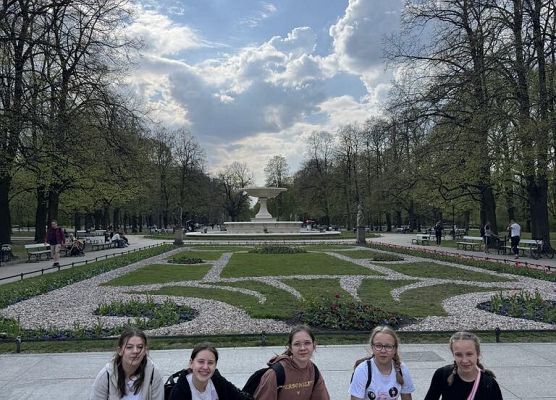 Grafika 8: Podróż Szkolnego Klubu Europejskiego „Euro Gwiazdki” do Warszawy