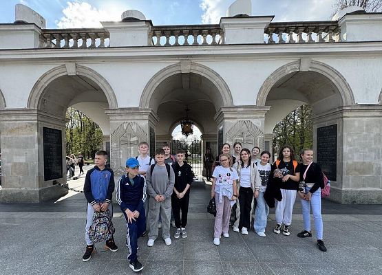 Grafika 9: Podróż Szkolnego Klubu Europejskiego „Euro Gwiazdki” do Warszawy