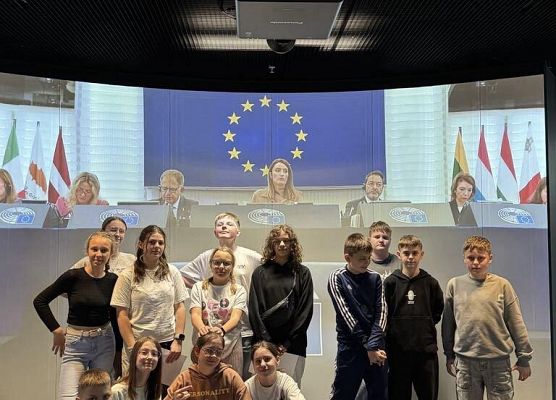 Grafika 25: Podróż Szkolnego Klubu Europejskiego „Euro Gwiazdki” do Warszawy