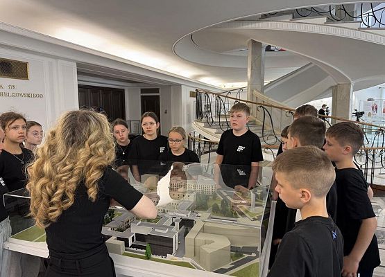 Grafika 10: Drugi dzień Szkolnego Klubu Europejskiego w Warszawie!