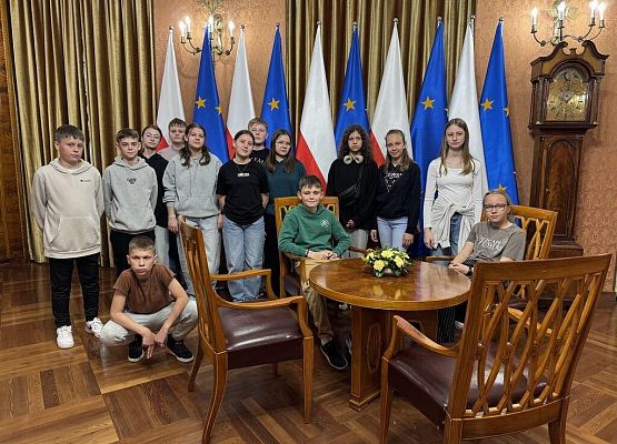 Grafika 2: Ostatni dzień Szkolnego Klubu Europejskiego w Warszawie