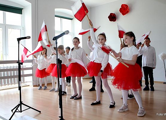 Grafika 4: Uroczysty apel z okazji Święta Konstytucji 3 Maja