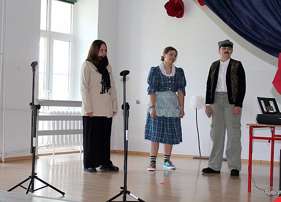 Grafika 5: Uroczysty apel z okazji Święta Konstytucji 3 Maja