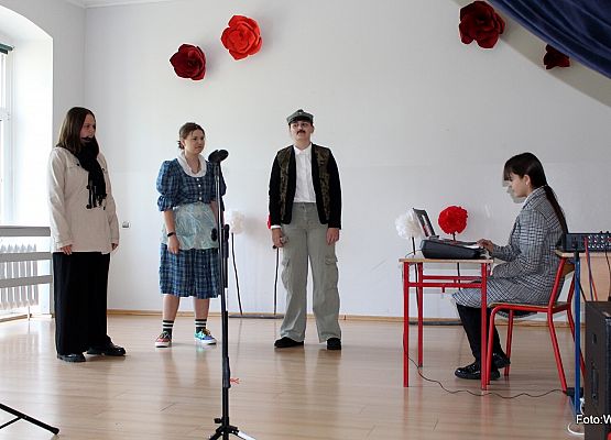 Grafika 7: Uroczysty apel z okazji Święta Konstytucji 3 Maja