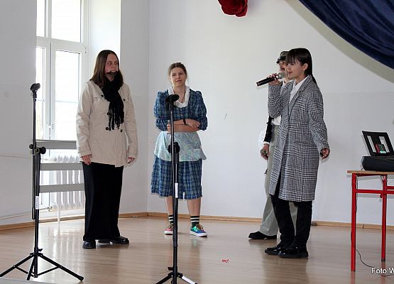 Grafika 8: Uroczysty apel z okazji Święta Konstytucji 3 Maja