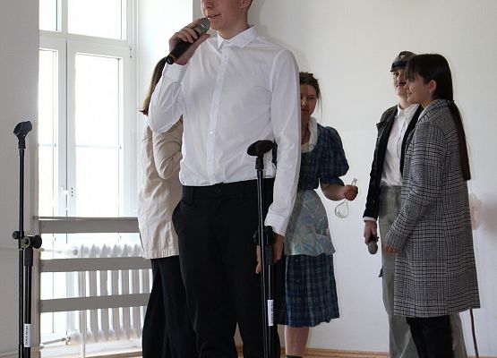 Grafika 9: Uroczysty apel z okazji Święta Konstytucji 3 Maja