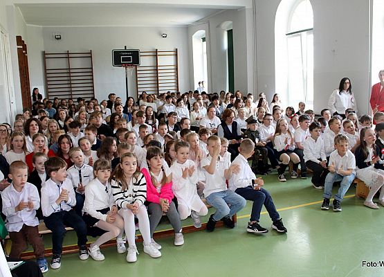 Grafika 11: Uroczysty apel z okazji Święta Konstytucji 3 Maja