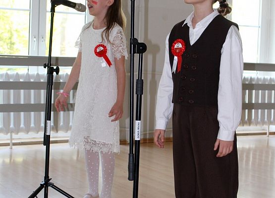 Grafika 21: Uroczysty apel z okazji Święta Konstytucji 3 Maja