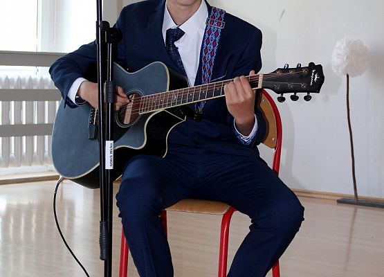 Grafika 20: Uroczysty apel z okazji Święta Konstytucji 3 Maja