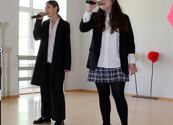 Grafika 27: Uroczysty apel z okazji Święta Konstytucji 3 Maja