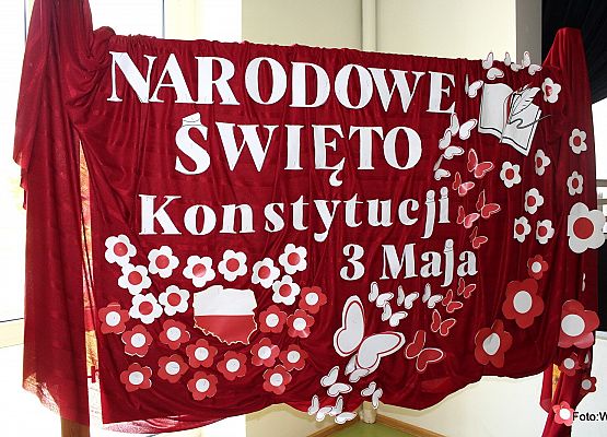 Grafika 29: Uroczysty apel z okazji Święta Konstytucji 3 Maja