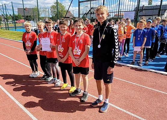 Grafika 4: Chłopcy z Wicka najlepsi w powiecie w czwórboju lekkoatletycznym