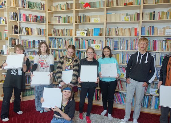 Grafika 2: Ostatnie w tym roku szkolnym spotkania DKK w bibliotece szkolnej