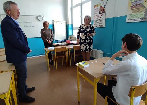 Grafika 11: Egzamin klas VIII z języka polskiego