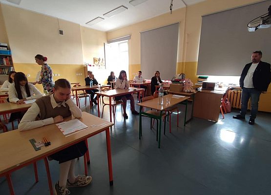 Grafika 1: Dzień drugi egzaminów kl. VIII - matematyka