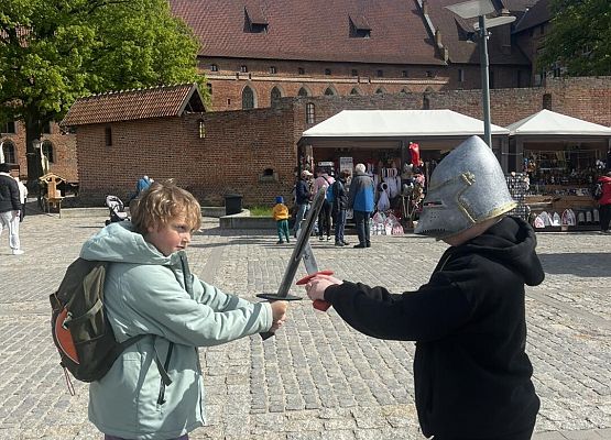 Grafika 22: Wyprawa klas V do Malborka