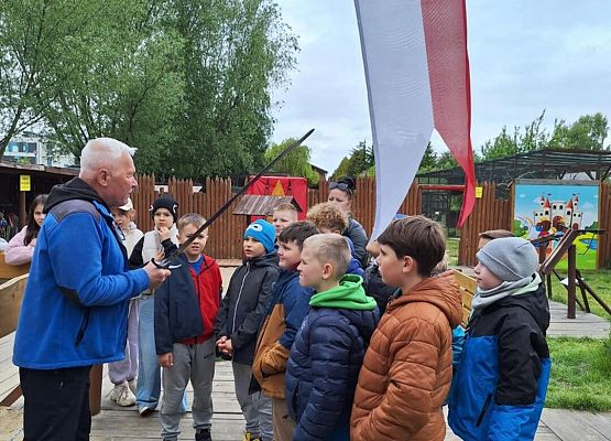 Grafika 15: IIIA w Lemur Parku w Rumi