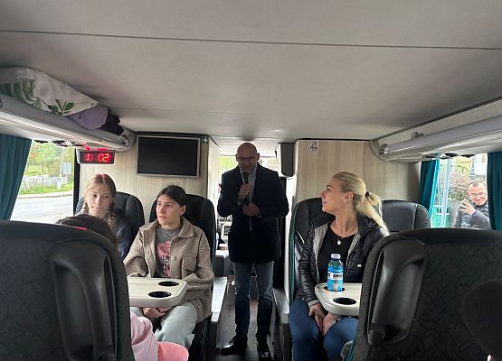 Grafika 5: "Gmina Wicko stawia na edukację”  - wyjazdy edukacyjne dla uczniów naszej gminy