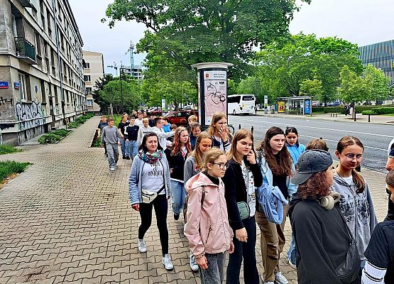 Grafika 2: Nasi uczniowie na projektowej wycieczce do Warszawy