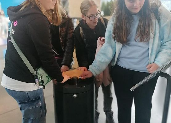 Grafika 17: Nasi uczniowie na projektowej wycieczce do Warszawy