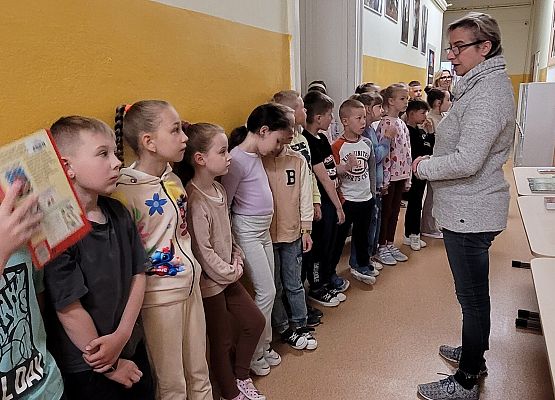 Grafika 3: Poezja ks. Jana Twardowskiego dla kl. I w tegorocznej akcji "Cała Polska czyta dzieciom"